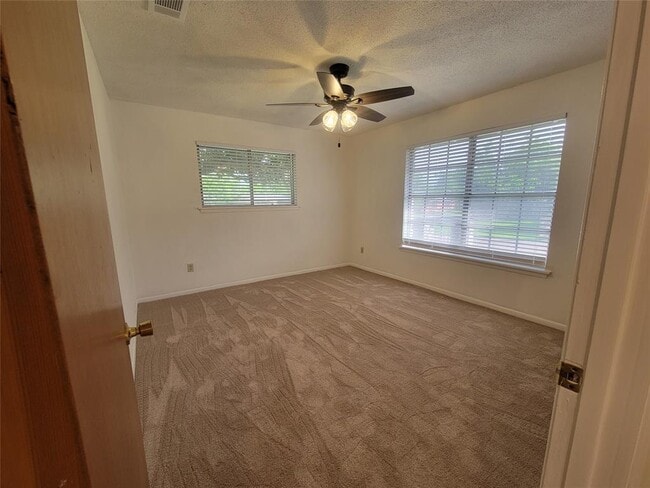 Building Photo - 5806 Nassau Dr