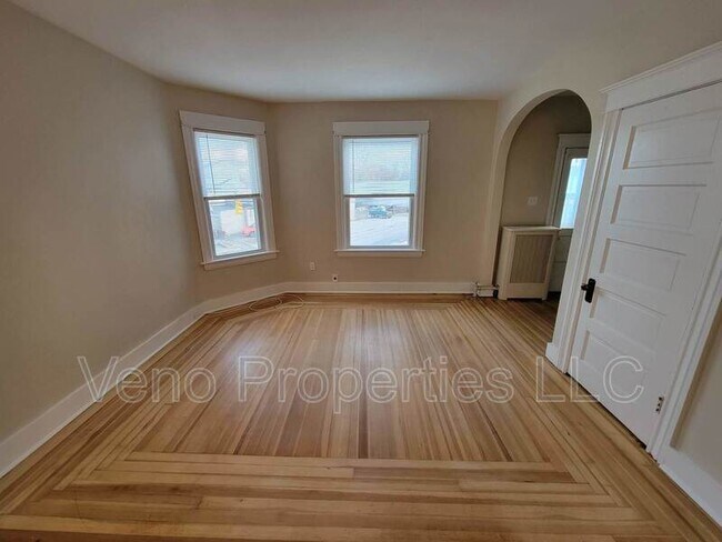 Building Photo - 307 Altamont Ave.