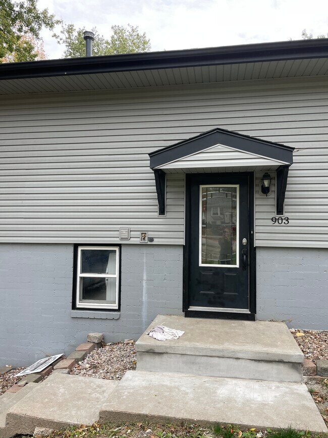 Building Photo - 903 G St