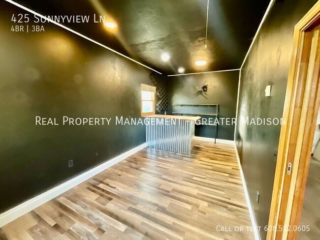 Building Photo - 425 Sunnyview Ln