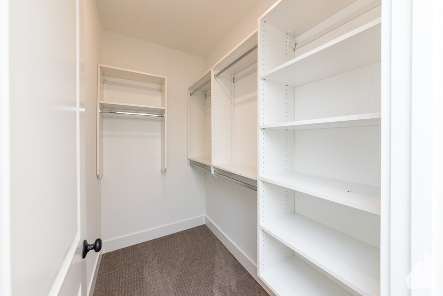 Building Photo - 2019 W Ainslie St