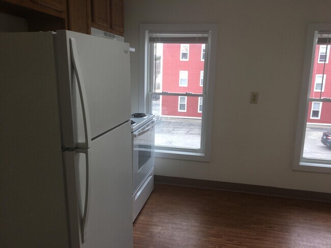 Building Photo - 82 3rd St