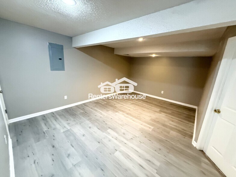 Building Photo - 13310 Crystal Ave
