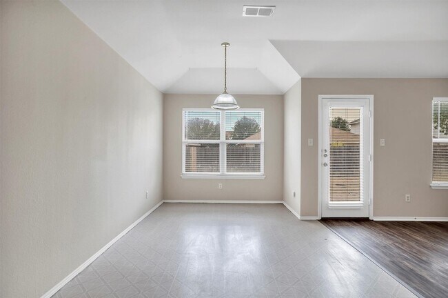 Building Photo - 9641 Olivia Dr