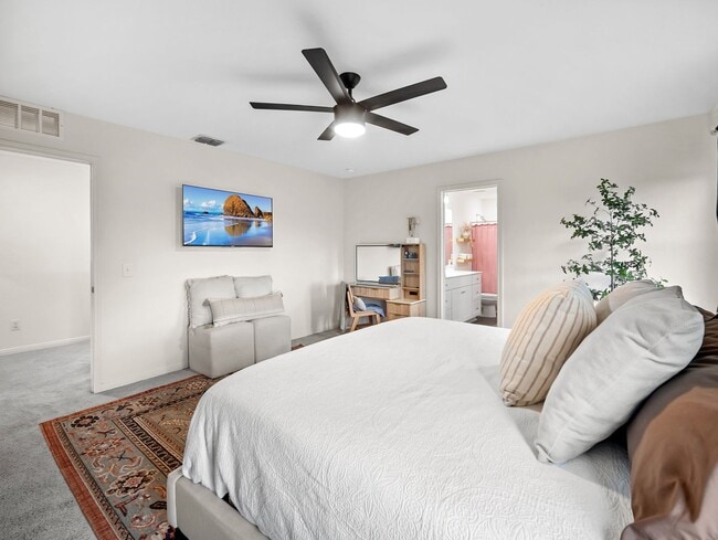 Building Photo - 5484 Rue Girard