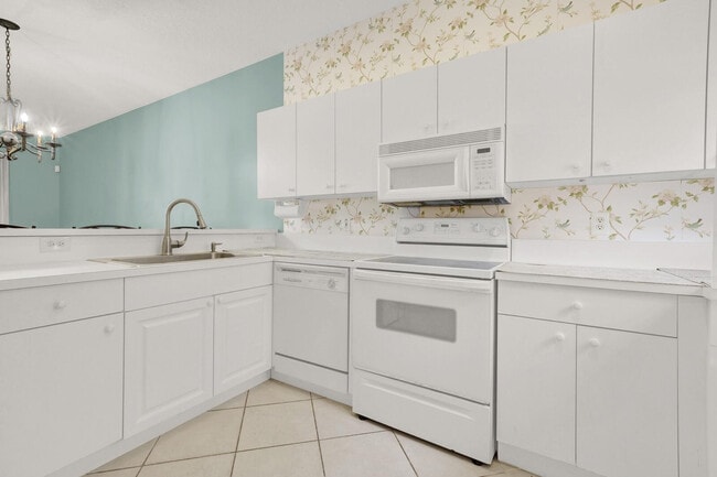 Building Photo - 10120 Boca Palm Dr