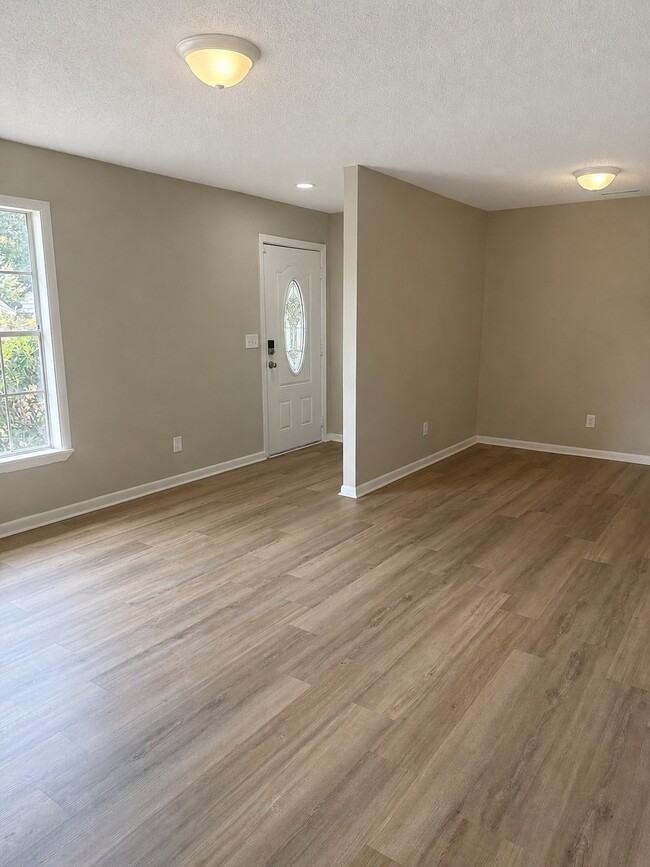 Building Photo - 1117 Carol Cir