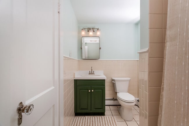 Building Photo - 31 Hillandale Rd