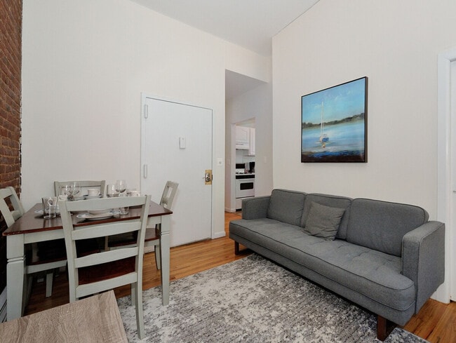 Building Photo - 506 9th Ave