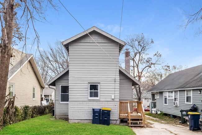 Building Photo - 5840 Park Ave