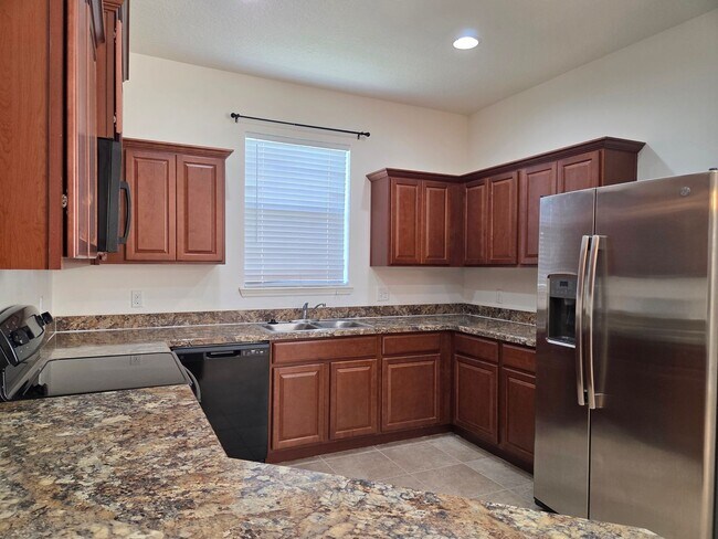 Building Photo - Pet Friendly Home in Southern Ridge