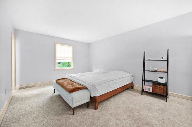 Building Photo - 684 Steinman Ct
