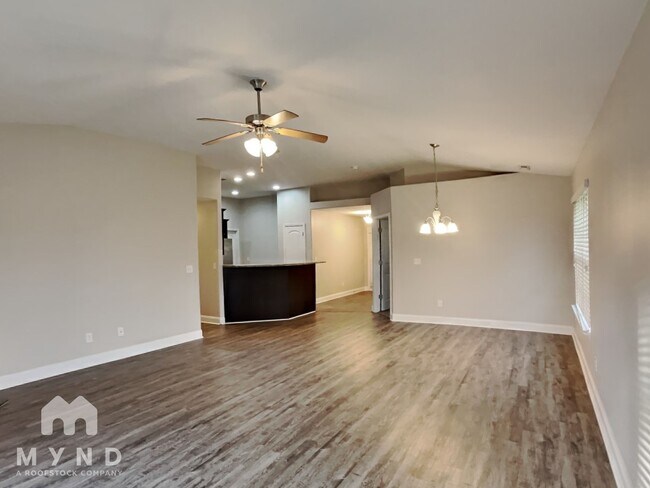 Building Photo - 566 Waterford Ln