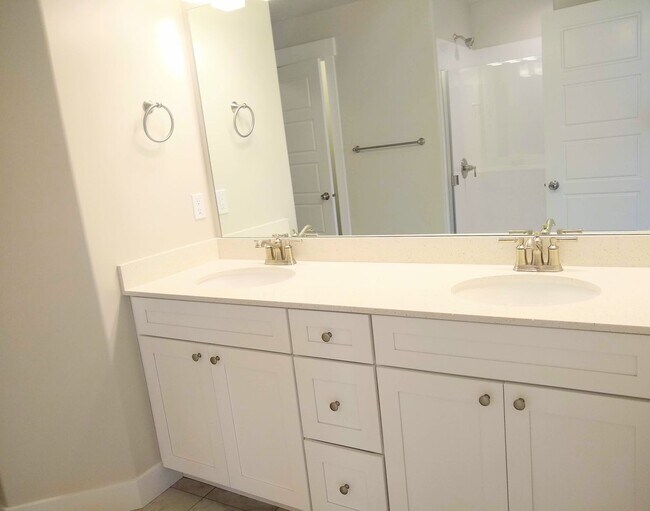 Building Photo - Bluffdale Townhouse Rental in Bringhurst S...