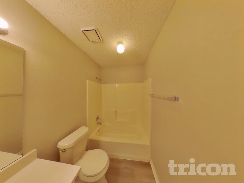 Building Photo - 327 Moss Hill Dr