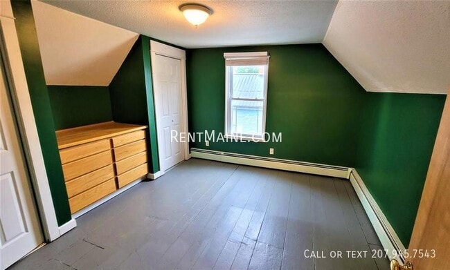 Building Photo - 180 Fourth St.