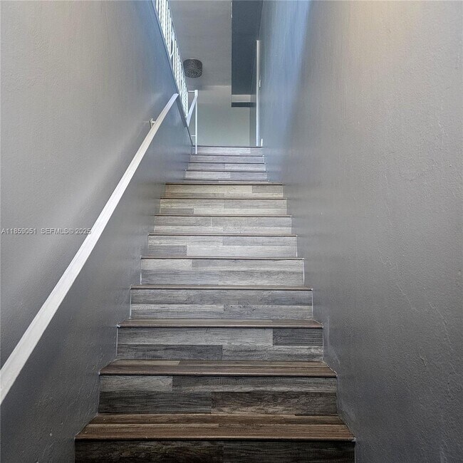 Building Photo - 3114 E Sunrise Blvd