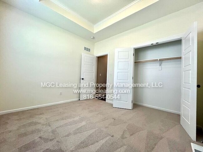 Building Photo - Coming Soon: Charming Prairie Lane Residence in Prime Parkville, MO