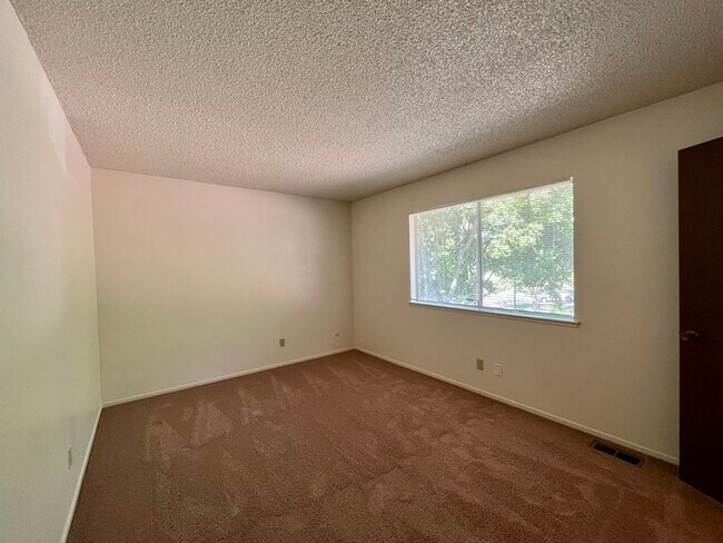 Building Photo - 2 Bed/1 Bath Foothill Farms Condo with Private Patio