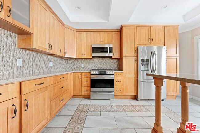 Building Photo - 14937 Dickens St