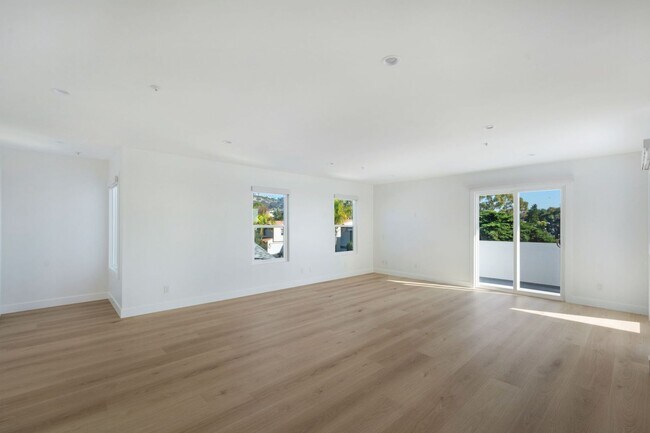 Building Photo - 312 Cazador Ln