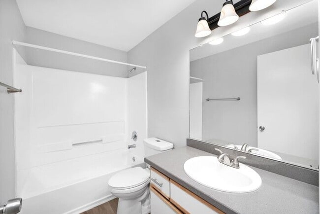 Building Photo - 2bed/1.5bath Townhome Available Today! Get...