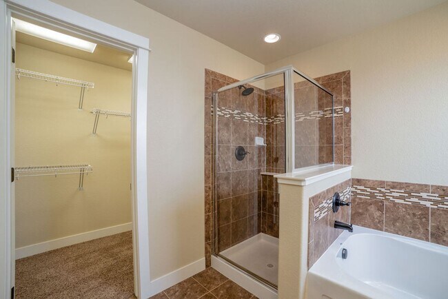 Building Photo - Bright & Spacious 3 Bed + Loft | 3-Car Garage in North Fort Collins
