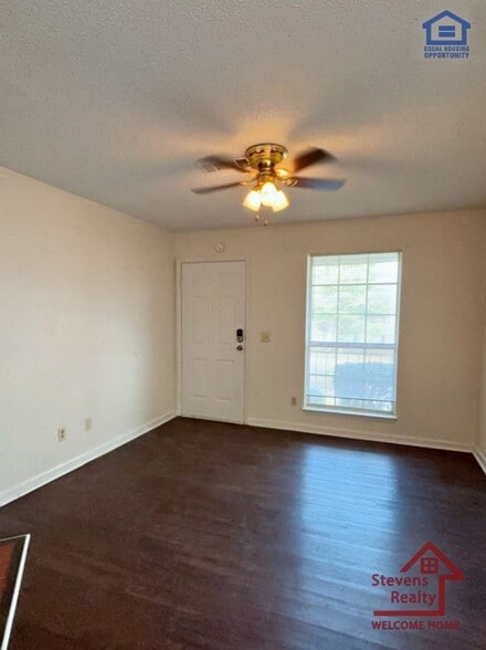 Building Photo - 459 Oriole Dr