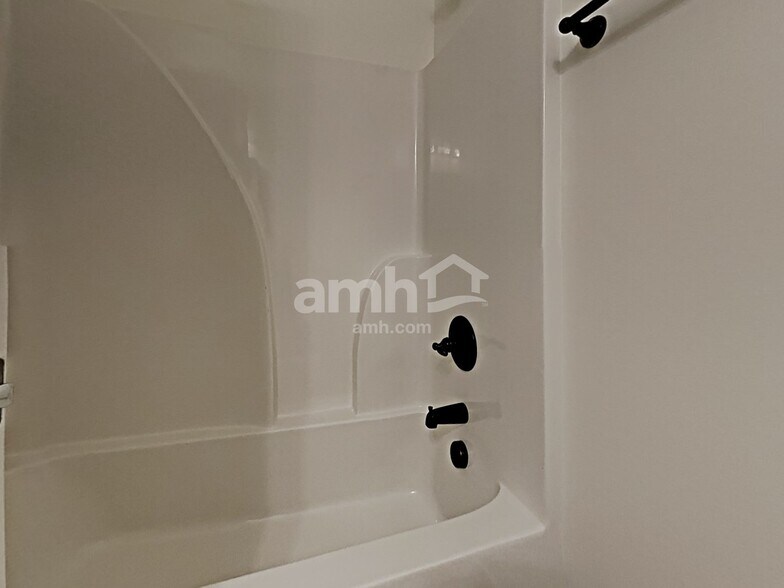 Building Photo - 6170 Oriole Ln