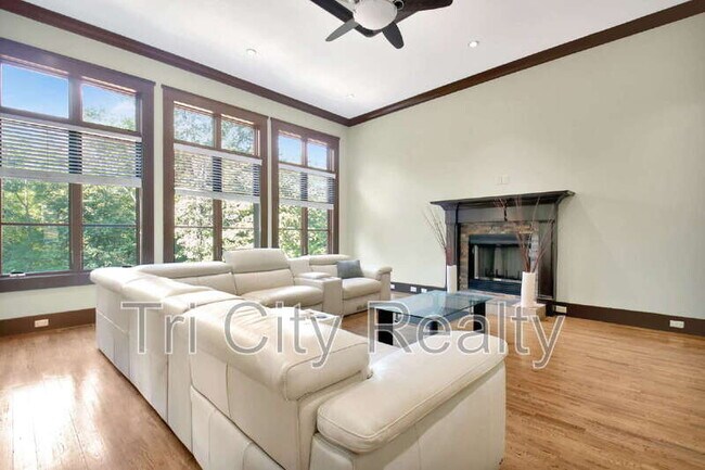 Building Photo - 250 Moss Creek Walk