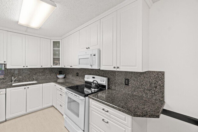 Building Photo - 10203 Mangrove Dr