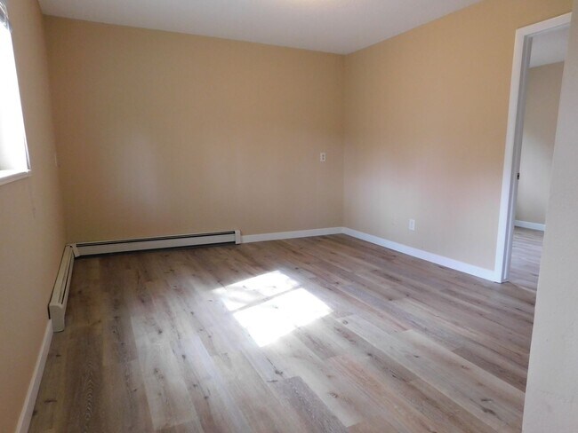 Building Photo - Tri-Level in Clifton COMING SOON!!!