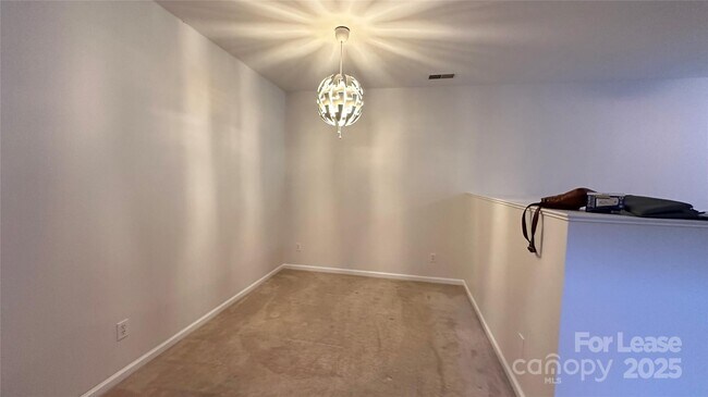 Building Photo - 7718 Abigail Glen Dr