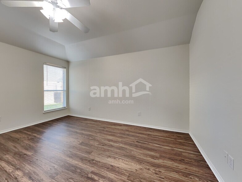 Building Photo - 8829 Stirrup Way