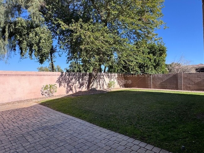 Building Photo - 10426 E Dolphin Ave