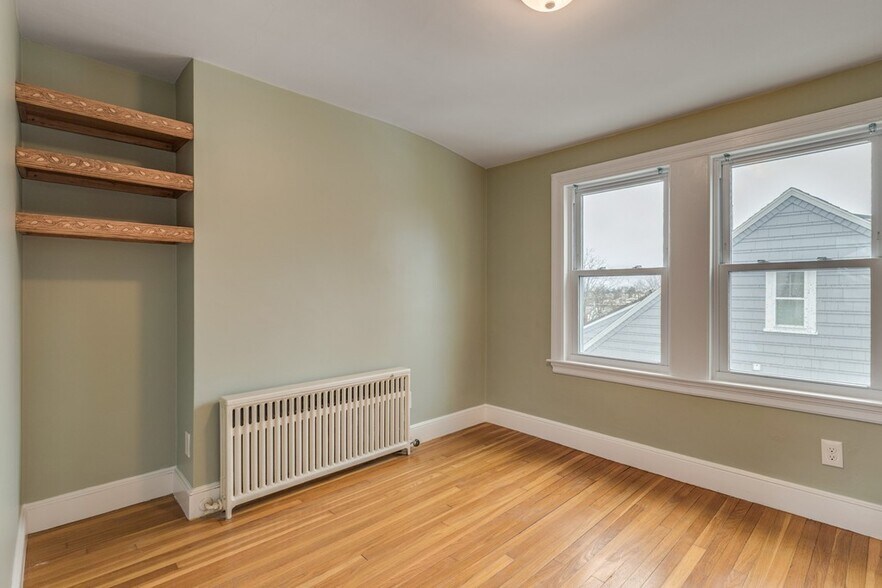 2nd bedroom, a quiet space with ample closet storage and custom blinds. - 5 Larchmont Rd