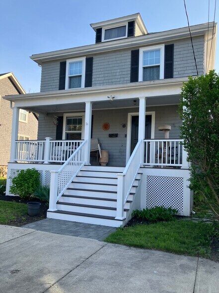 Building Photo - 52 Mudge St