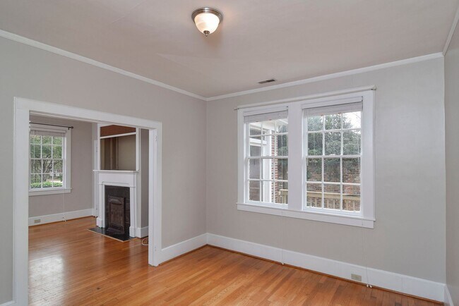 Building Photo - Charming 3 Bedroom Home in Desirable Heath...