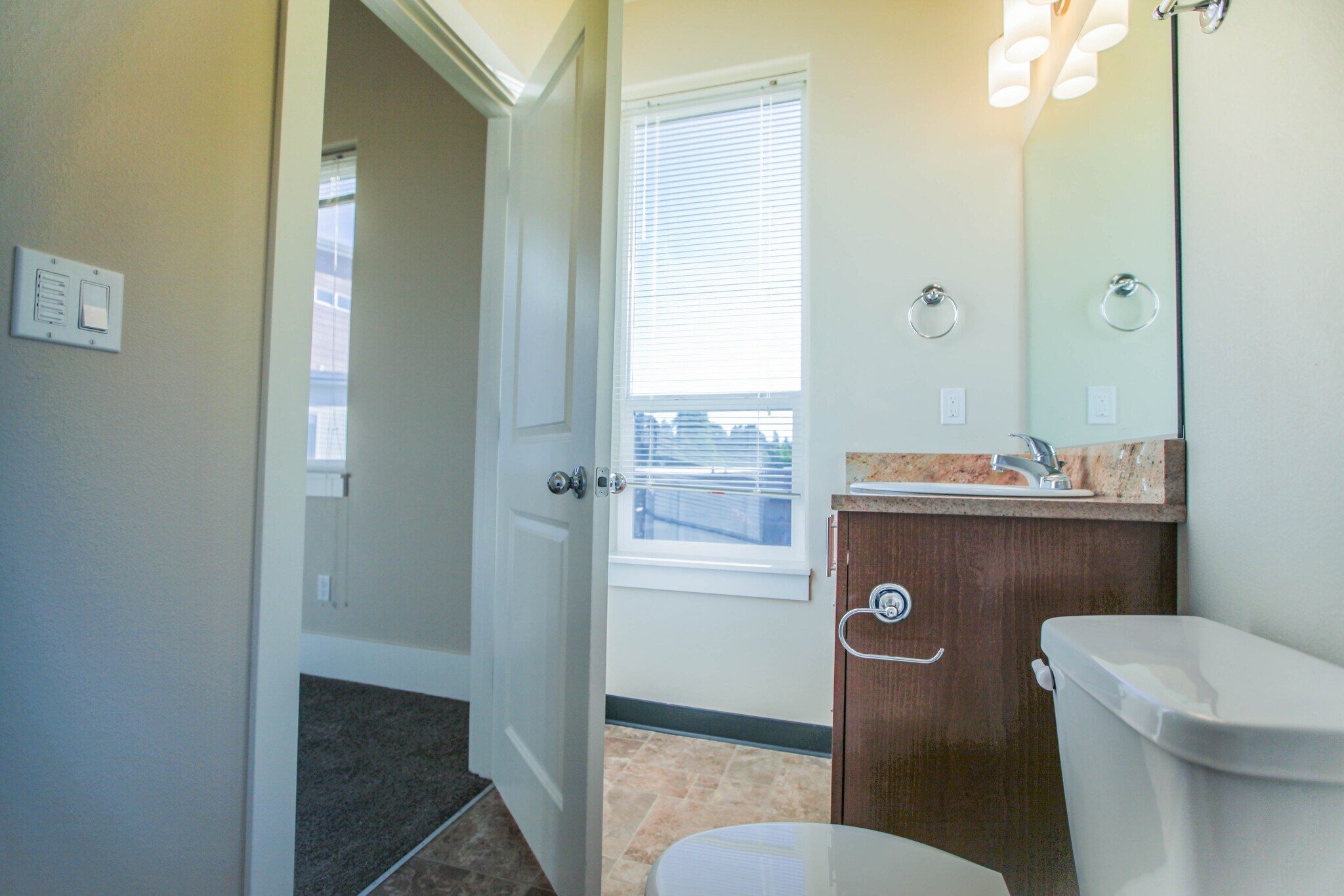 Building Photo - 900 SW Grove St