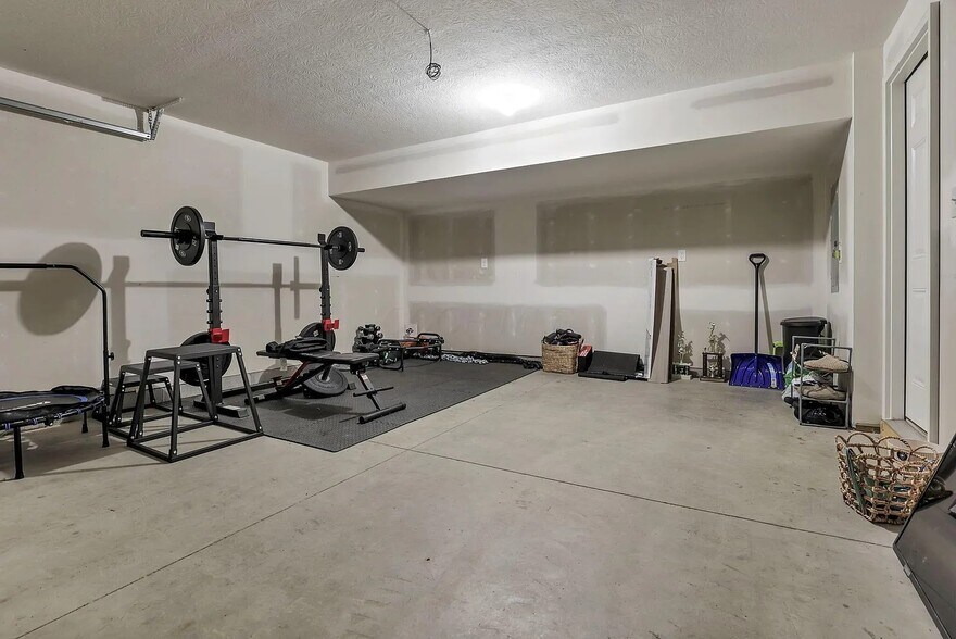 Building Photo - 111 Coyote Willow Dr