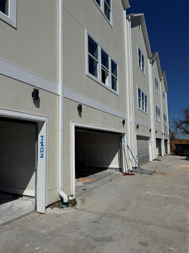 Building Photo - 3808 Yale St