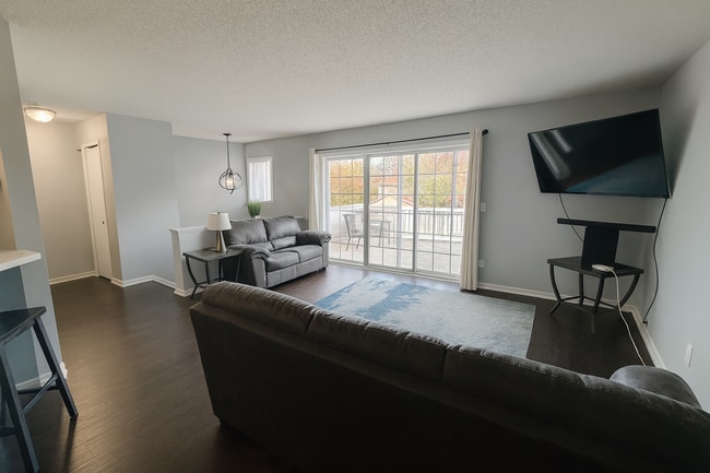 Building Photo - Rare and Beautifully Updated Townhome in a...