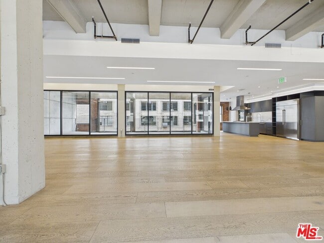 Building Photo - 808 S Broadway