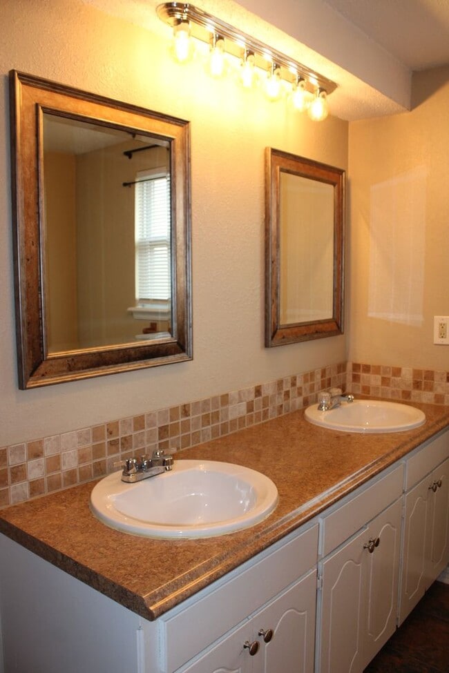Building Photo - Wonderful remodel!