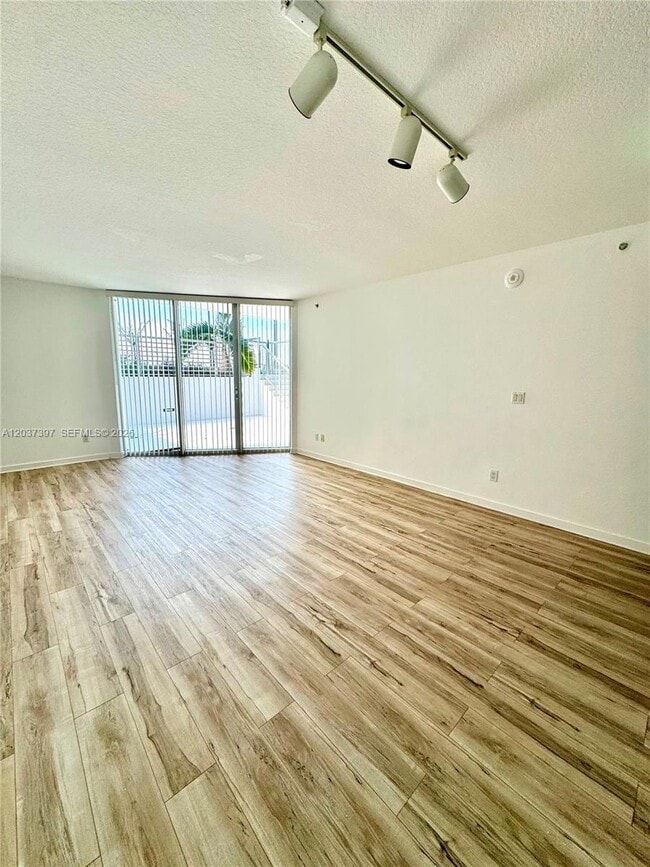 Building Photo - 325 S Biscayne Blvd