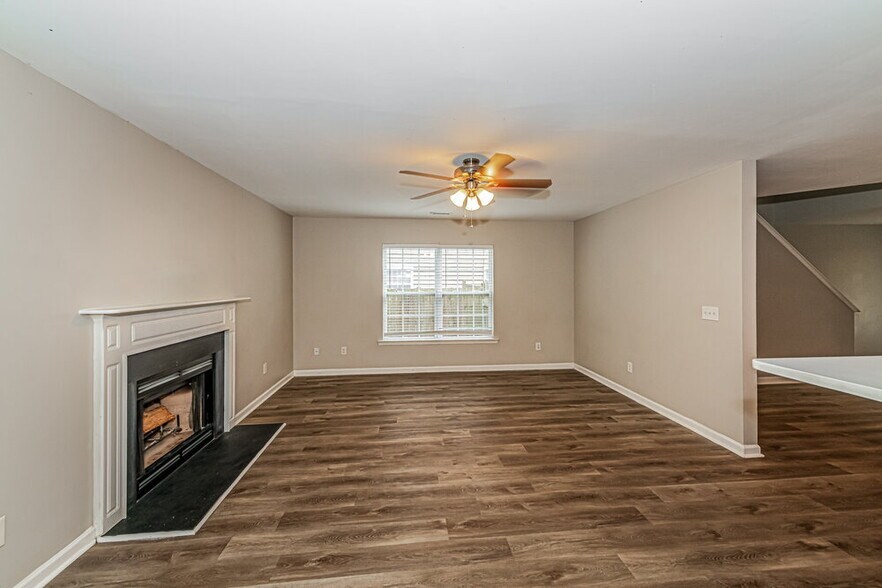 Building Photo - 1549 Pebble Ridge Dr
