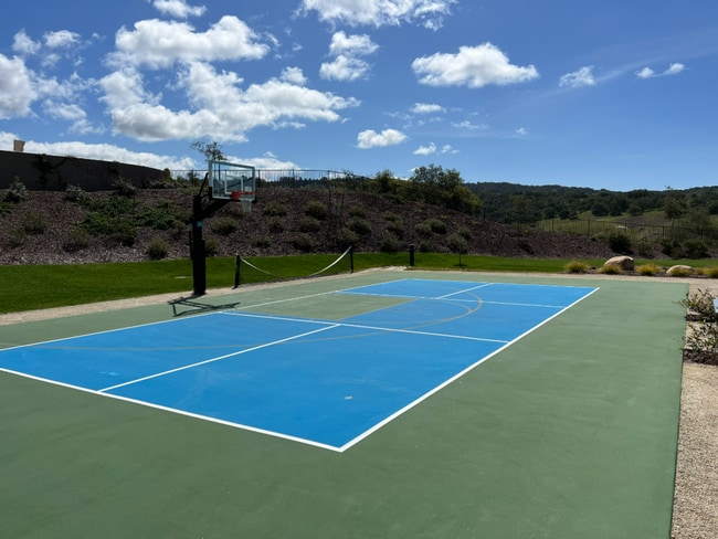 Building Photo - Gorgeous 4 bed, 2.5 bath in the Rice Ranch Community