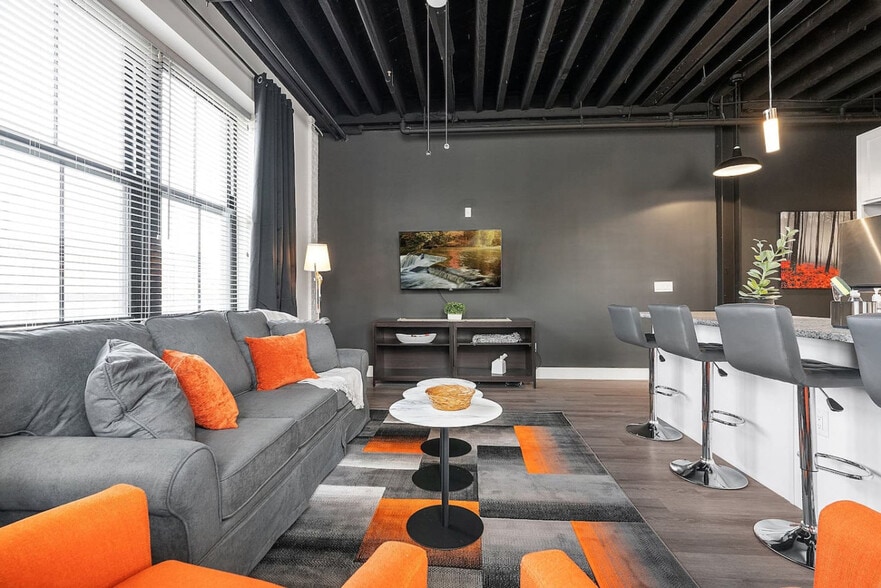 Building Photo - 212 W Roberts Ave