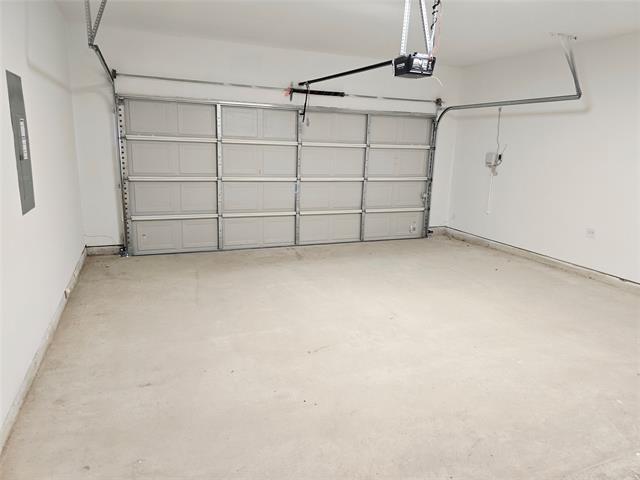 Building Photo - 712 Roanoke Dr