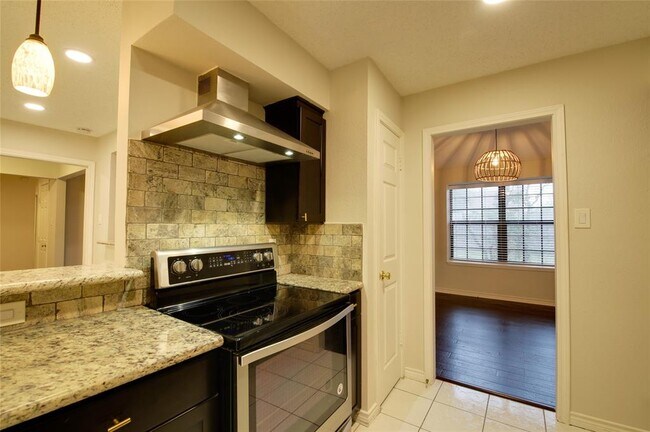 Building Photo - 6526 Foxfern Cir